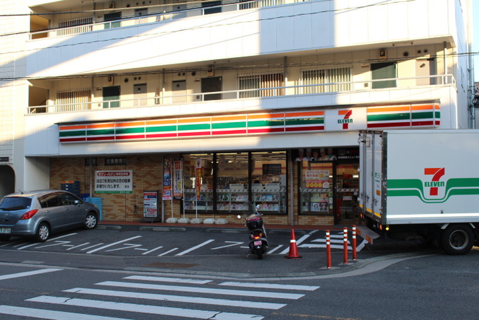 コンビニ　セブンイレブン（コンビニ）まで200m