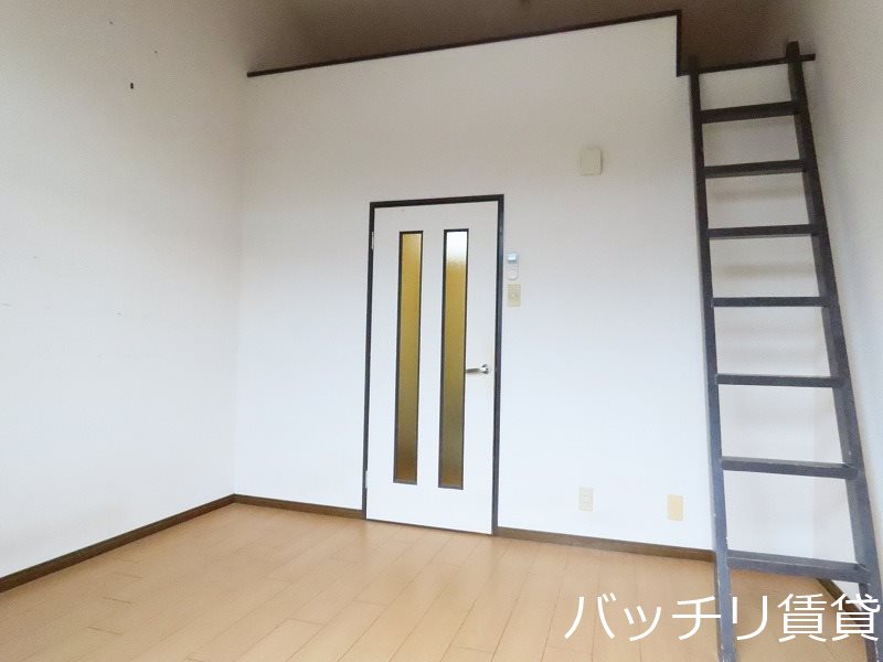 居室・リビング　別号室タイプの為、現状を優先致します。