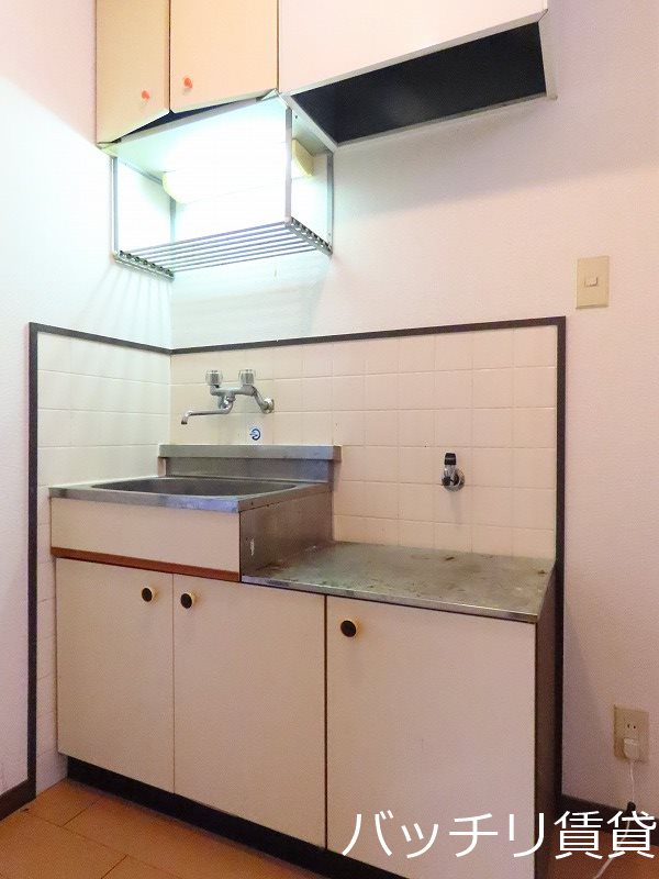 キッチン　別号室タイプの為、現状を優先致します。