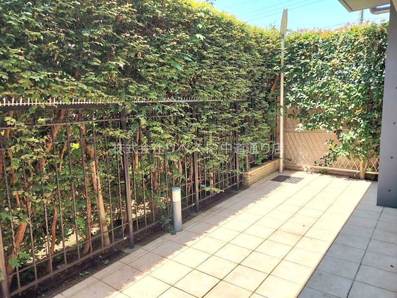 バルコニー　タイル張りのテラス