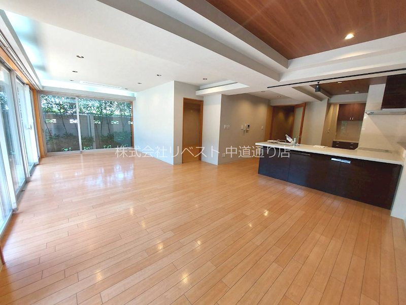 居室・リビング　約20畳の広々リビング