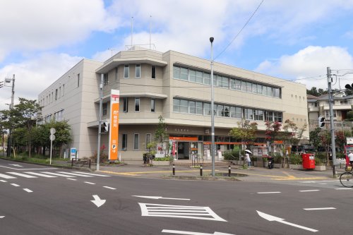 郵便局　麻生郵便局（郵便局）まで869m