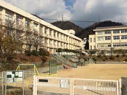 小学校　神戸市立 鶴甲小学校（小学校）まで3392m