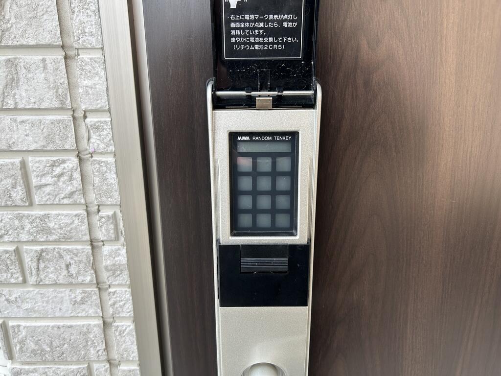 玄関　ランダムテンキーロック