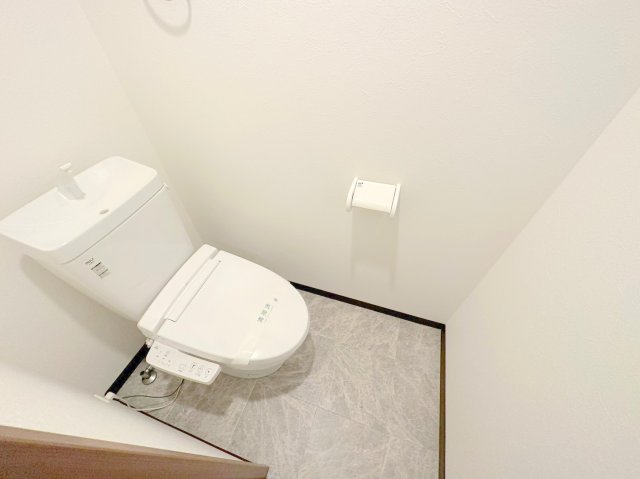 トイレ　清潔感のあるトイレは、誰もがリラックスできる空間です。