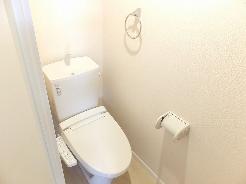 トイレ　温水洗浄便座なら１年中快適です♪