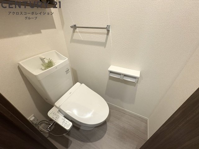 トイレ　温水洗浄便座付きのトイレです♪