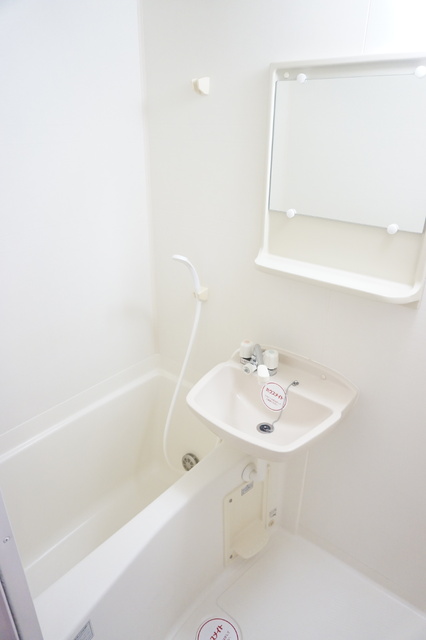 バス・シャワールーム　洗面ボウル付きのバスルーム※同タイプ参考写真