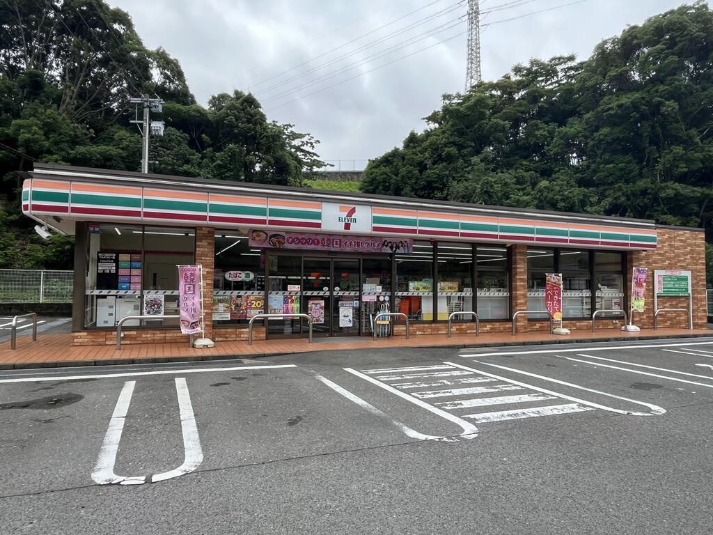コンビニ　セブンイレブン長与まなび野店（コンビニ）まで315m