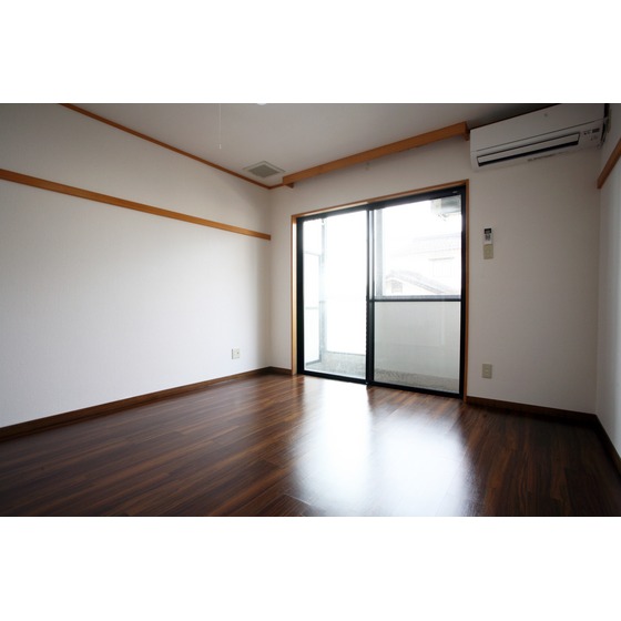 居室・リビング　写真は間取り反転タイプ１０７号室です。