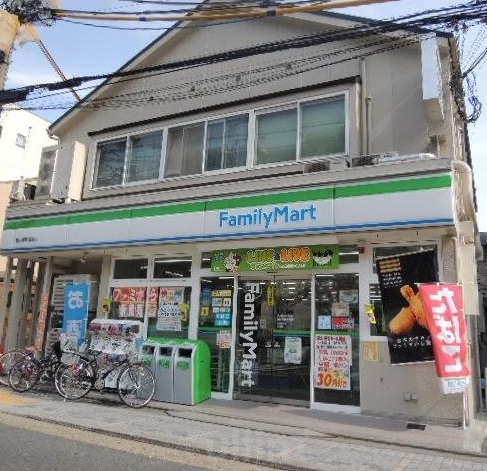 コンビニ　ファミリーマート 桃山御香宮前店（コンビニ）まで222m