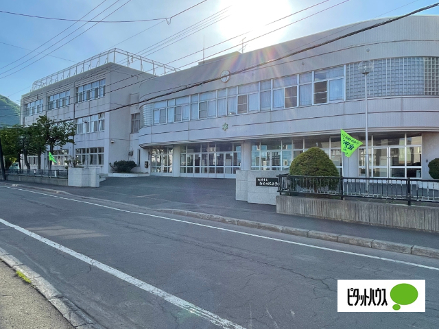 小学校　札幌市立西宮の沢小学校（小学校）まで916m