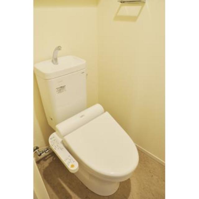 トイレ　※写真は同タイプ住戸です。