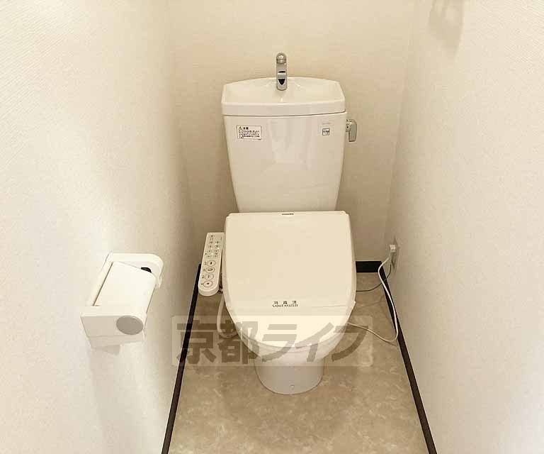 トイレ　ウォシュレット付きです・