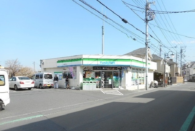 コンビニ　ファミリーマート（コンビニ）まで200m