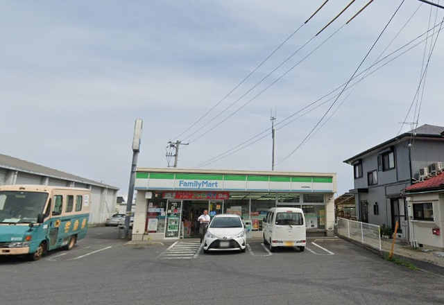 コンビニ　ファミリーマート（コンビニ）まで3478m