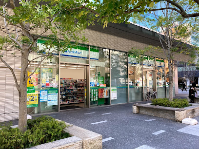 コンビニ　ファミリーマート 桜通本町店（コンビニ）まで67m