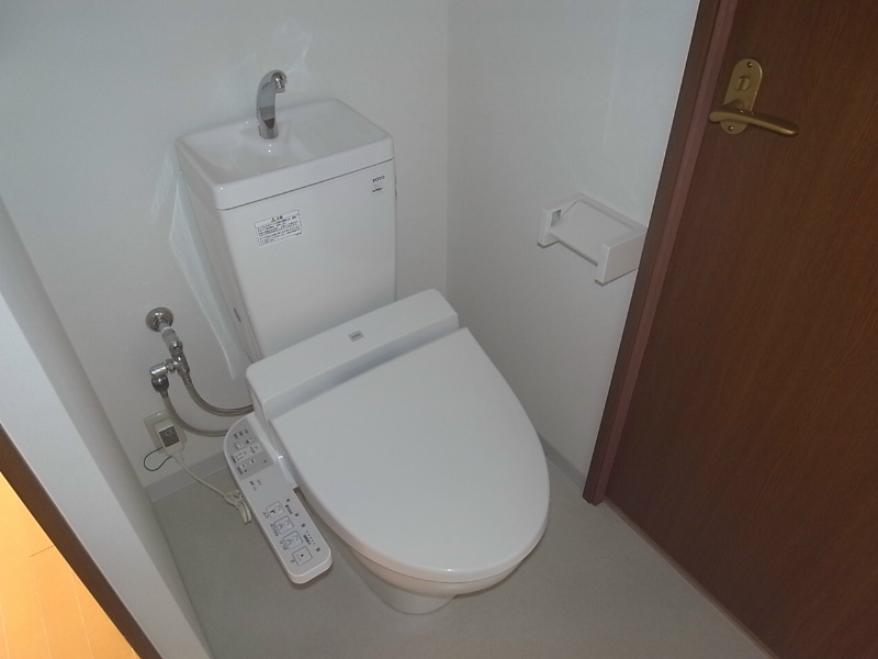 トイレ　温水洗浄便座付トイレ