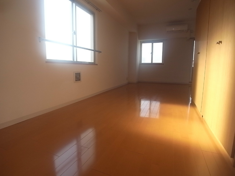 居室・リビング　リビング10.0帖　洋室5.0帖　窓付（換気良好）