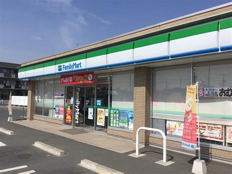 コンビニ　ファミリーマート 岡山三浜町店（コンビニ）まで304m