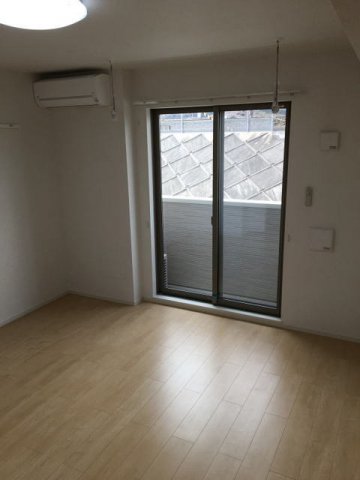 居室・リビング　明るい色調の室内です