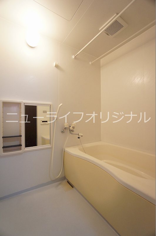 バス・シャワールーム　追い焚き機能付きで経済的、いつでも温かな入浴が可能です。