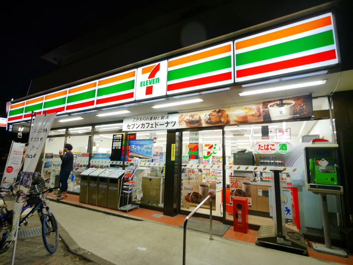 コンビニ　セブンイレブン（コンビニ）まで520m