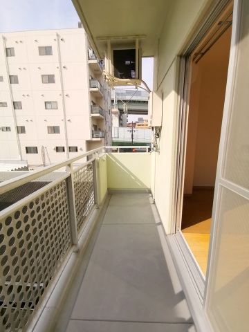 バルコニー　日当りの良い南面バルコニー