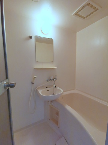 バス・シャワールーム　ゆとりの浴室