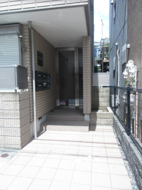 エントランス　★オートロック付きのエントランス★