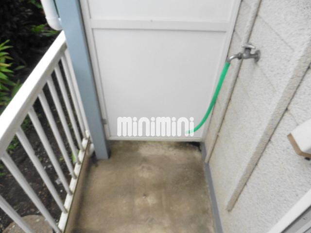 その他設備　ベランダに洗濯機置き場があります