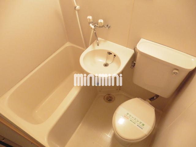 洗面設備　全体的に見たユニットバスです