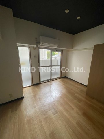 居室・リビング　個人の部屋や寝室として使える洋室です