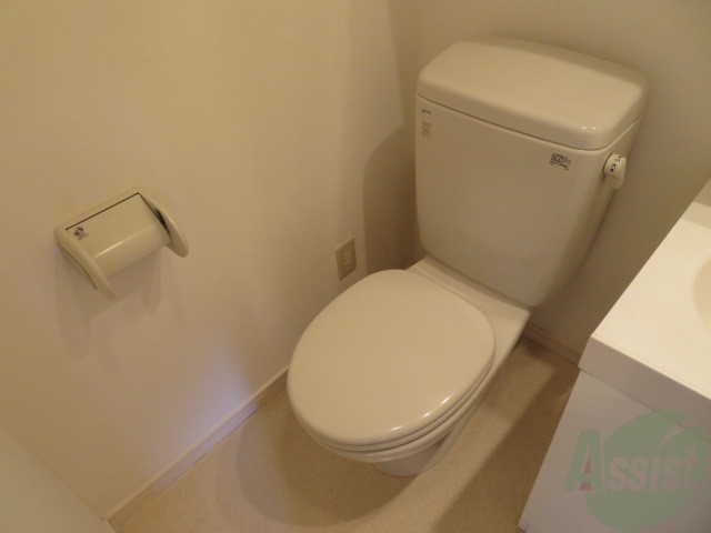 トイレ　こちらはトイレです。清潔感があり、安心して使用できます。