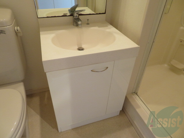 洗面設備　洗面台。朝の身支度はここでばっちり決めましょう