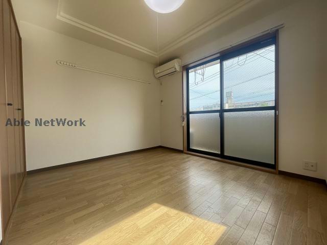 居室・リビング　※同物件別部屋