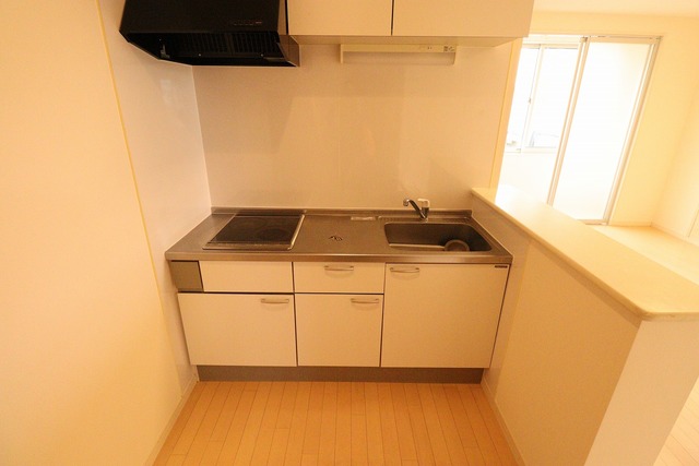 キッチン　※別部屋参考写真・現況優先※反転