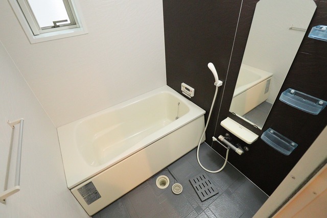バス・シャワールーム　※別部屋参考写真・現況優先※反転