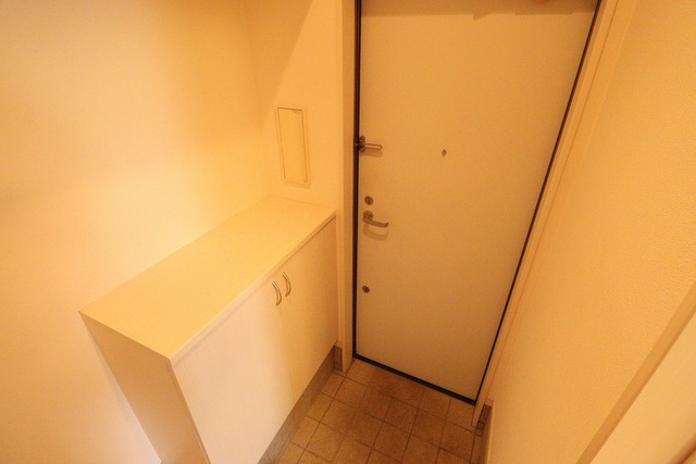 玄関　※別部屋参考写真・現況優先※反転