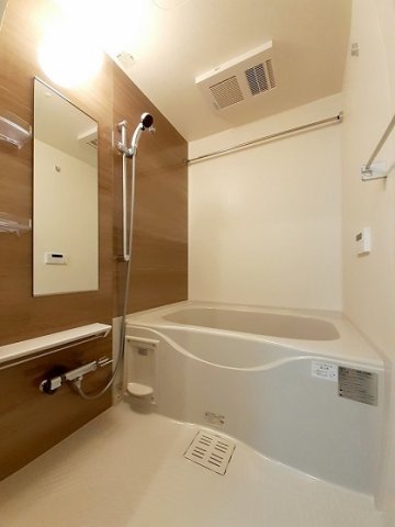 バス・シャワールーム　コンパクトで使いやすいお風呂です