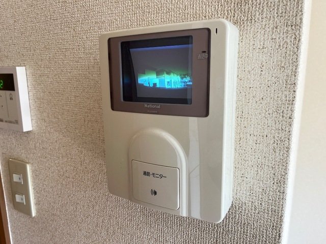 セキュリティ　来訪者の姿が確認できます。