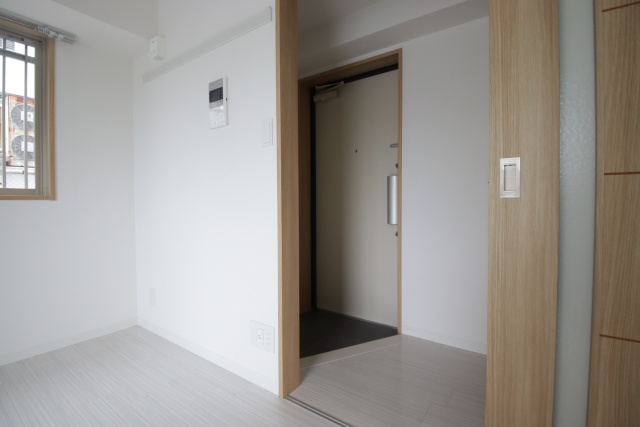 玄関　※別室の参考写真の為、現況優先です。