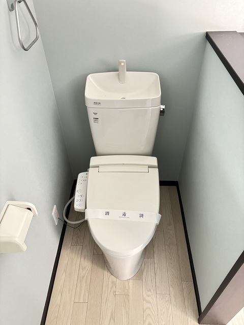トイレ　温水暖房洗浄便座