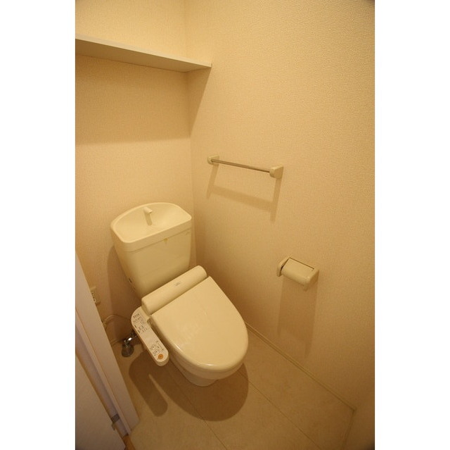 トイレ　写真は１０１号室になります。