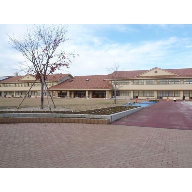 小学校　牛久市立ひたち野うしく小学校（小学校）まで750m