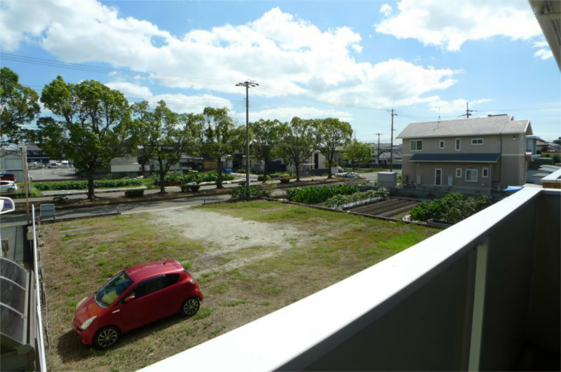 バルコニー　写真は201号室