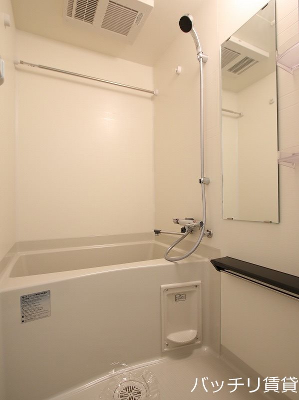 バス・シャワールーム　同室タイプ掲載のため、現況を優先します。