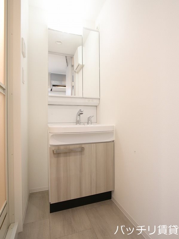 洗面設備　同室タイプ掲載のため、現況を優先します。