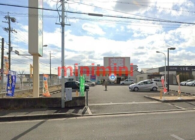 ドラックストア　ケアーズドラッグ郡家店（ドラッグストア）まで565m