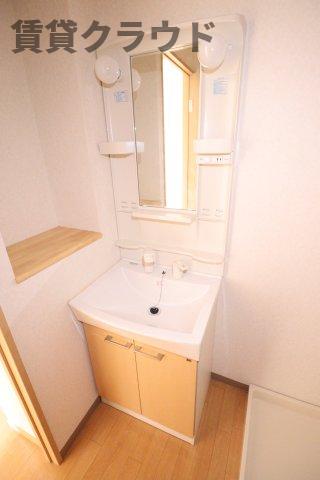 洗面設備　朝の身支度に欠かせない独立洗面台♪